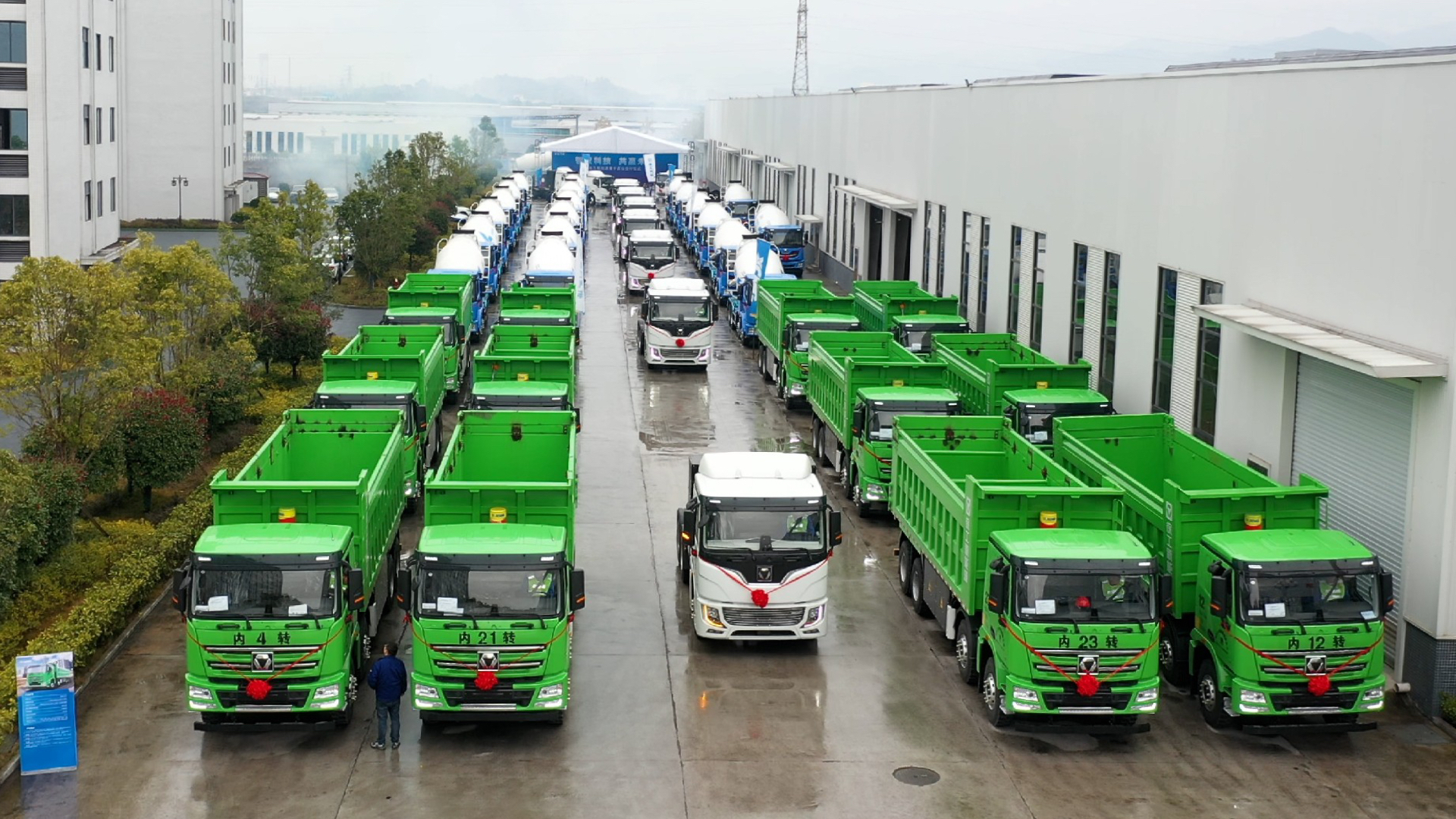  百台徐工新能源成套化运输设备交付盛况直击
