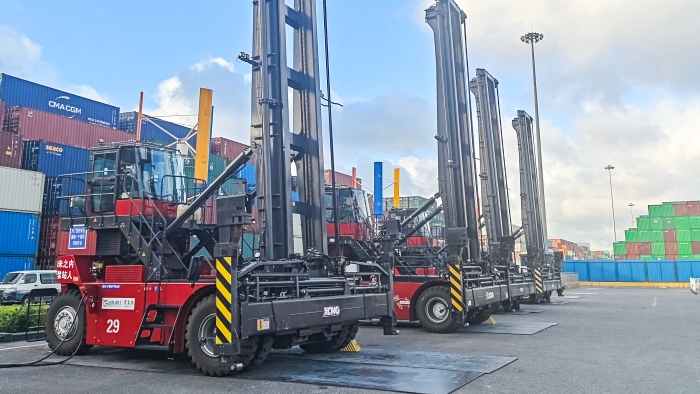 逐绿向新，东方大港涌动“徐工纯电力量”！