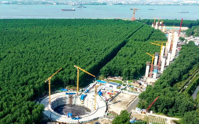 提前1个月！徐工金助力世界最大跨度桥梁锚碇封底