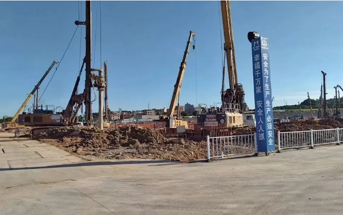 粘土 + 花岗岩地层 “拦路虎”？徐工 XR320E 旋挖钻机高效破解助厦门轨交
