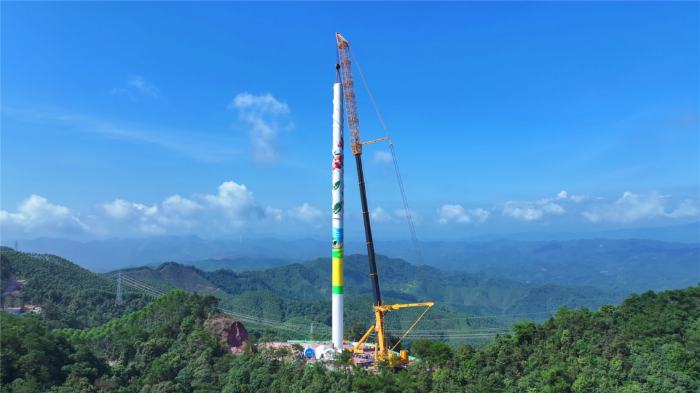 402吨重载转场！全球第一吊“轻松驾驭”崎岖山路