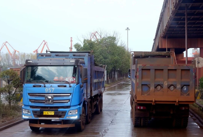 大港焕新！徐工新能源自卸车助力港口物流绿色转型