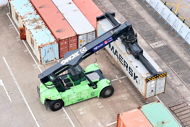 徐工纯电动正面吊“绿”动浙江各大海港